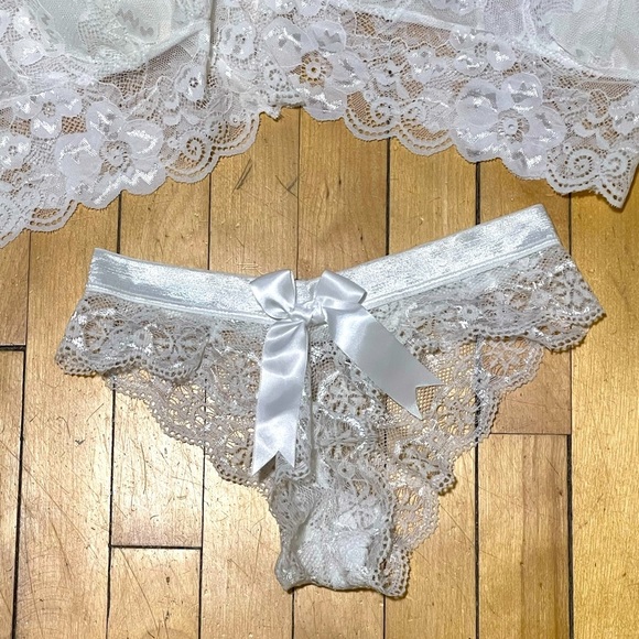 Bralette x 2 + Panty 32b & Small panty - Picture 4 of 10